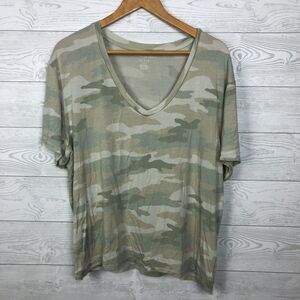 American Eagle Women's Soft & Sexy Camo Short Sleeve V Neck Tee Shirt Size Large